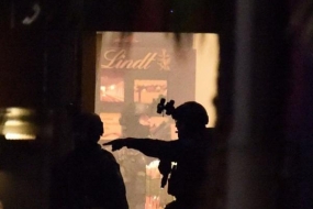 【头条】 惊心17小时，悉尼咖啡店劫持人质事件造成三死四伤