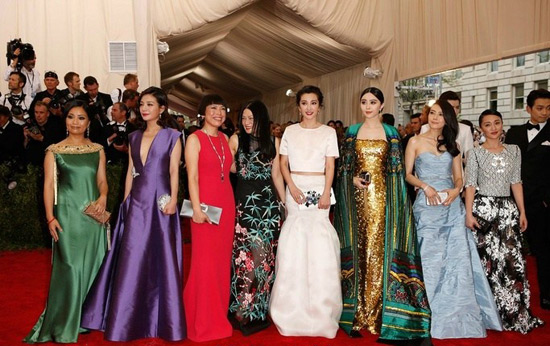 【时尚】2015MetGala“镜花水月”让人颤抖的中国风！外国女星穿着吓呆国人！