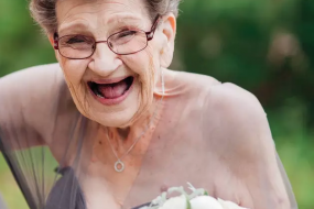 【暖心】世上最感人婚礼：89岁的外婆，当了我的伴娘