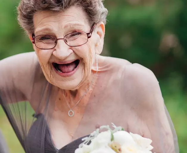 【暖心】世上最感人婚礼：89岁的外婆，当了我的伴娘