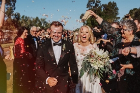 【爱心】别具意义的婚照，澳摄影师分享新婚夫妇婚纱照为旱地居民筹款