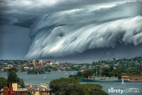 【天气】巨大雷雨云如末日巨浪，横扫悉尼（组图）